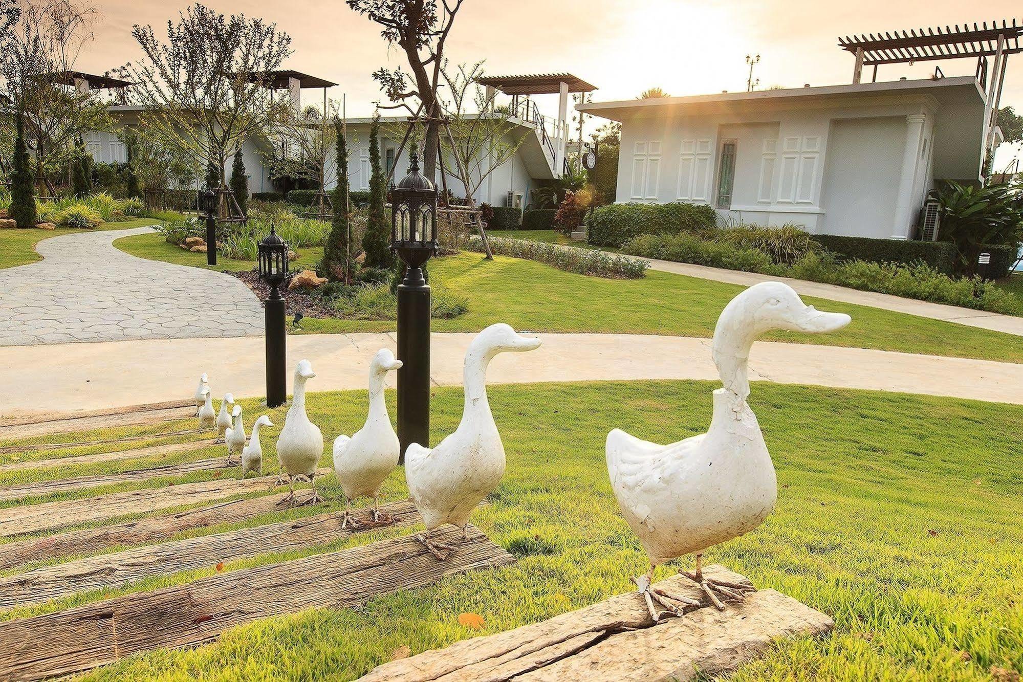The Sea-Cret Garden Hua Hin Hotel Buitenkant foto